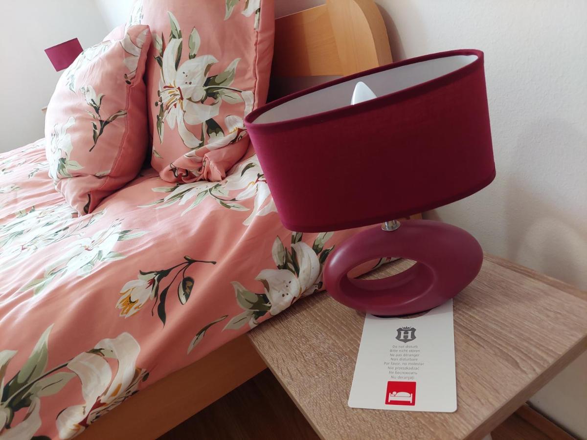 Suite Elena Nedelisce Extérieur photo